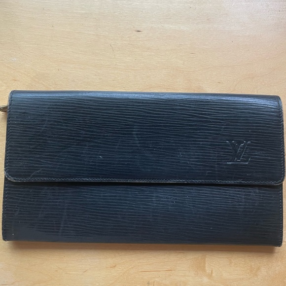Louis Vuitton Epi Portefeuille Sarah Long Wallet Black - Picture 17 of 17